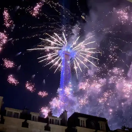 Luxury With A View Of The Eiffel Tower דירה